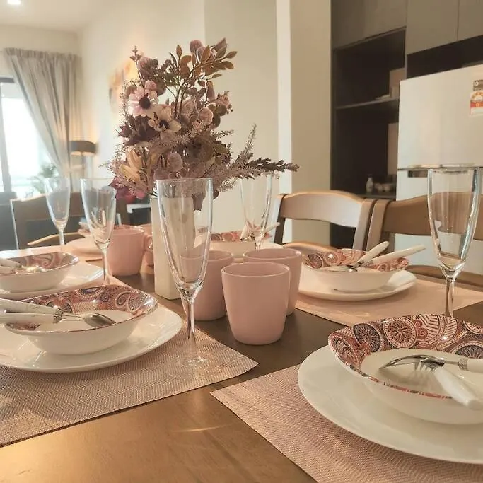 Apartment 海景套房 三房三厕 可8-12人 Danga Bay Country Garden-Yijia名宿 Johor Bahru Malaysia
