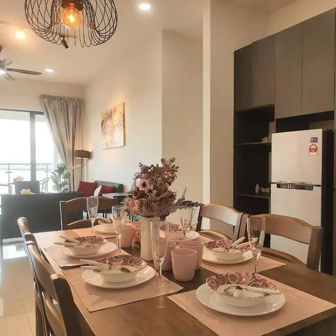Apartment 海景套房 三房三厕 可8-12人 Danga Bay Country Garden-Yijia名宿 Johor Bahru